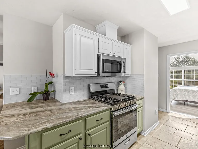 1219 Danville Ln — Photo 9