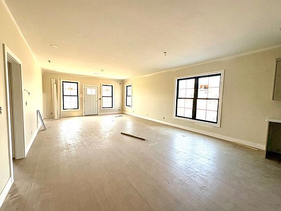 4th image of 303 S 7th St