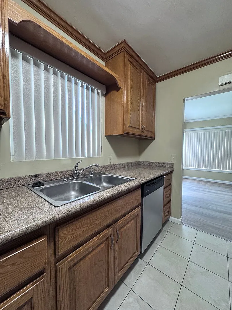7 El Camino Palms Apartments — Photo 4