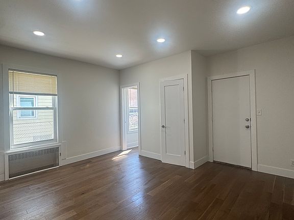4th image of 121 W Chester St Floor 1