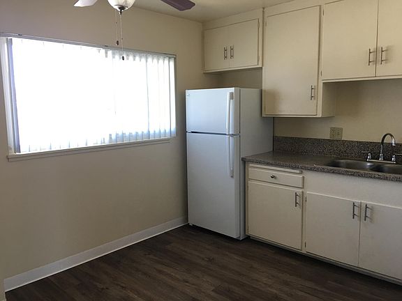 2nd image of 2831 El Camino Ave