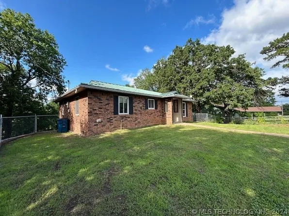1009 S 3rd St, Haileyville, OK 74546