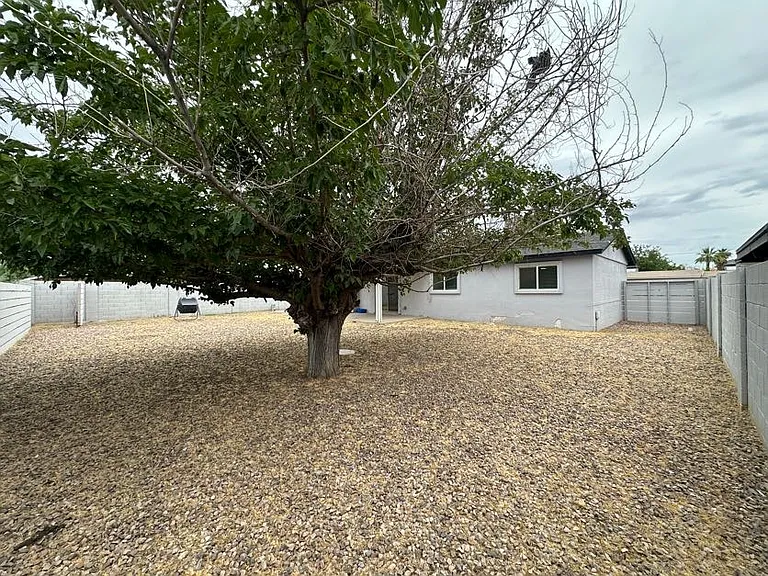 2315 E Marmora St — Photo 31