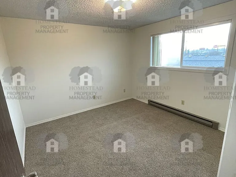 1630 Monmouth St — Photo 11
