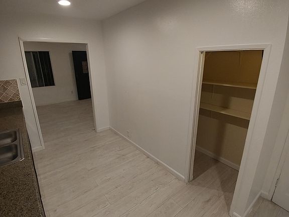 3rd image of 1106 La Puerta St