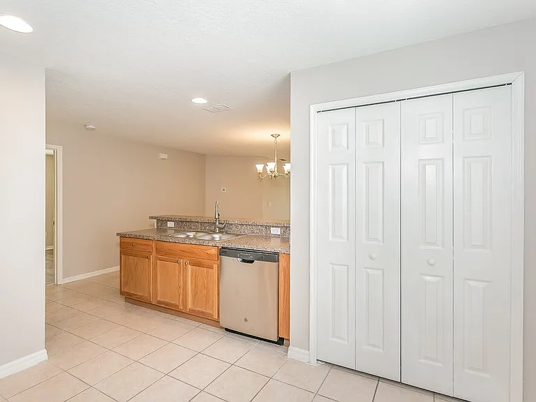 2221 Heathwood Cir — Photo 6