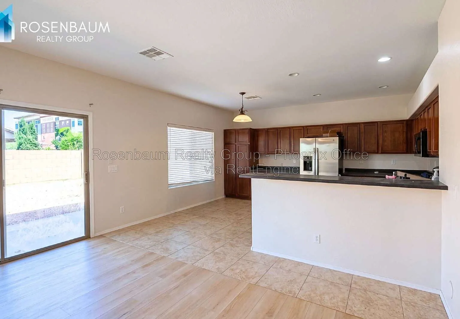 4 bed, 2.5 bath, 2720 sqft, $2,099 — Photo 4