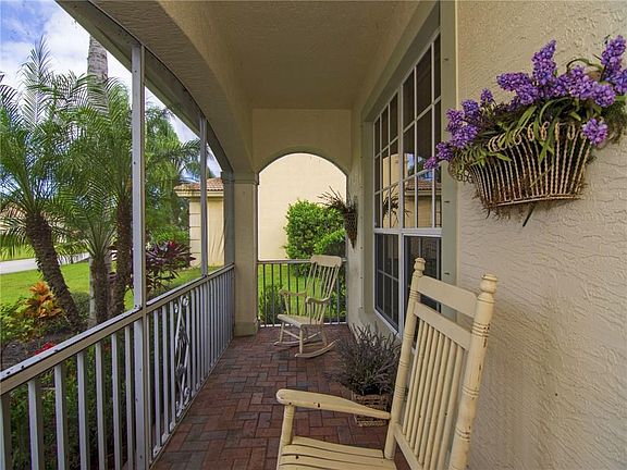 3rd image of 1090 Amethyst Dr SW