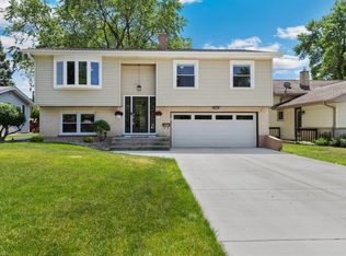 697 Sheehan Ave, Glen Ellyn, IL 60137