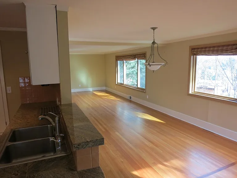 10502 Victory Ln NE — Photo 12