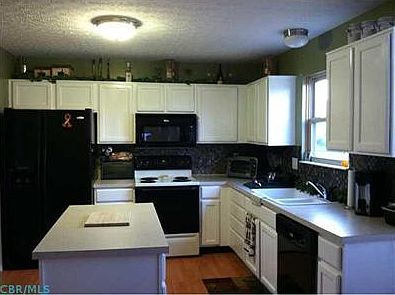 4th image of 76 Lantern Chase Dr