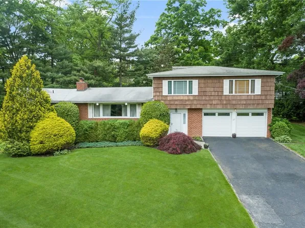 27 Hunt Path, New Rochelle, NY 10804