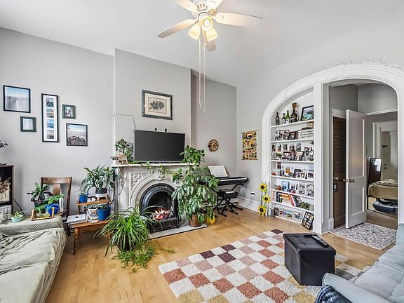 2nd image of 1308 N Astor STREET