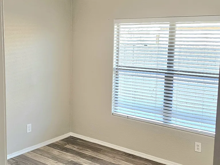 1111 E Chelsea Dr — Photo 11