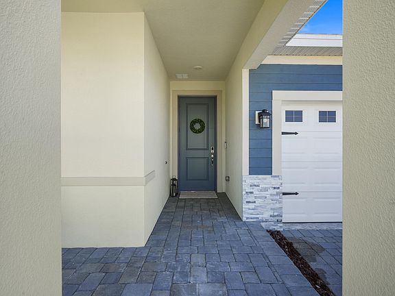 5th image of 8588 Dahlia Circle