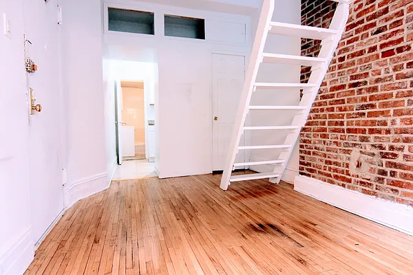 Rented by HOLTON REAL ESTATE INC. | media 13