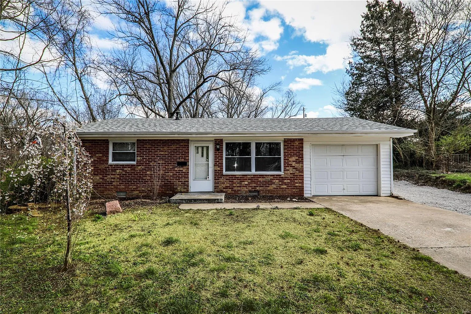 312 W Madison Ave photo 1