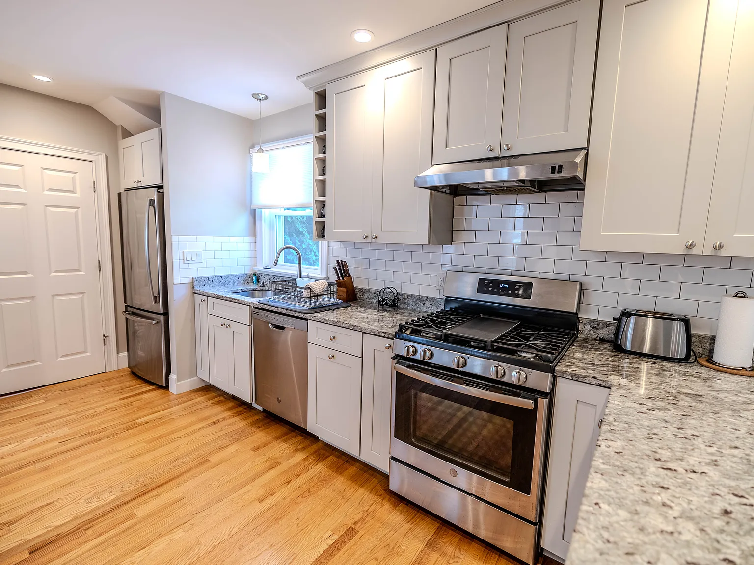 1 bed, 1000 sqft, $3,000 — Photo 3
