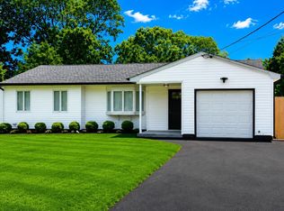 16 Adobe Drive, Shirley, NY 11967
