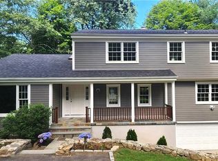 218 Cedar Heights Rd, Stamford, CT 06905