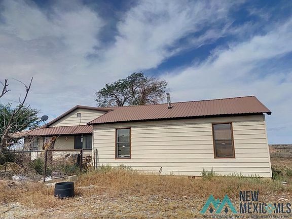 2nd image of 25 Desert Flower Rd