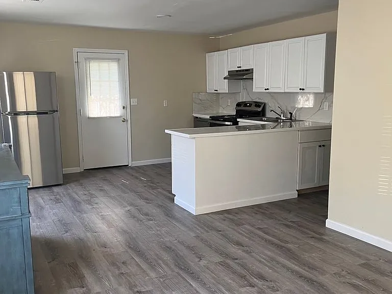 420 Short St — Photo 2