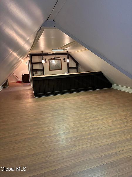 4th image of 3357 6th Avenue