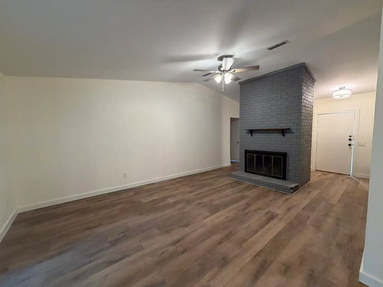 4 bed, 2102 sqft, $2,295 — Photo 3