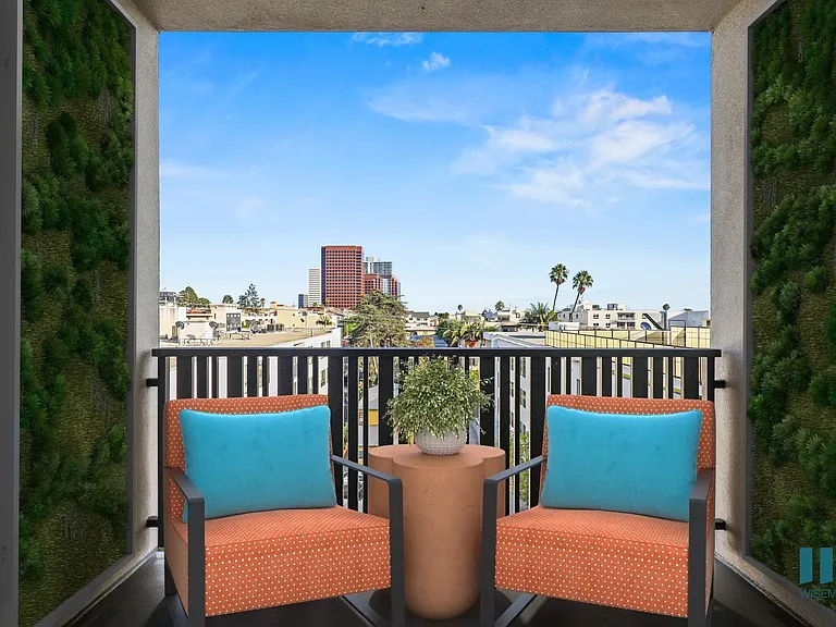 Upper-Level Patio