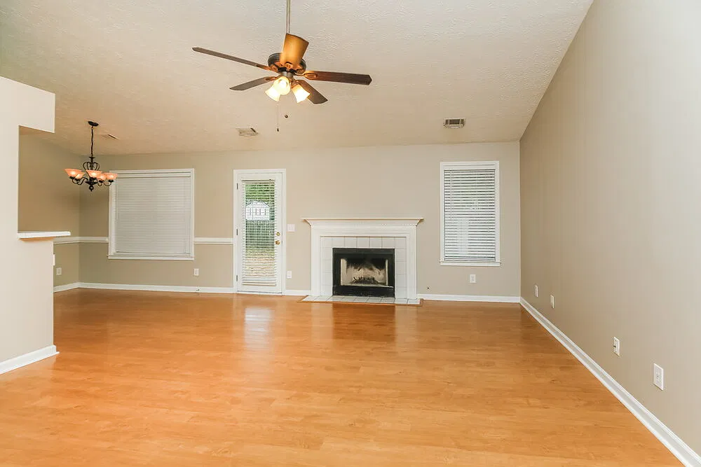 3 bed, 2.0 bath, 1523 sqft, $2,060 — Photo 3