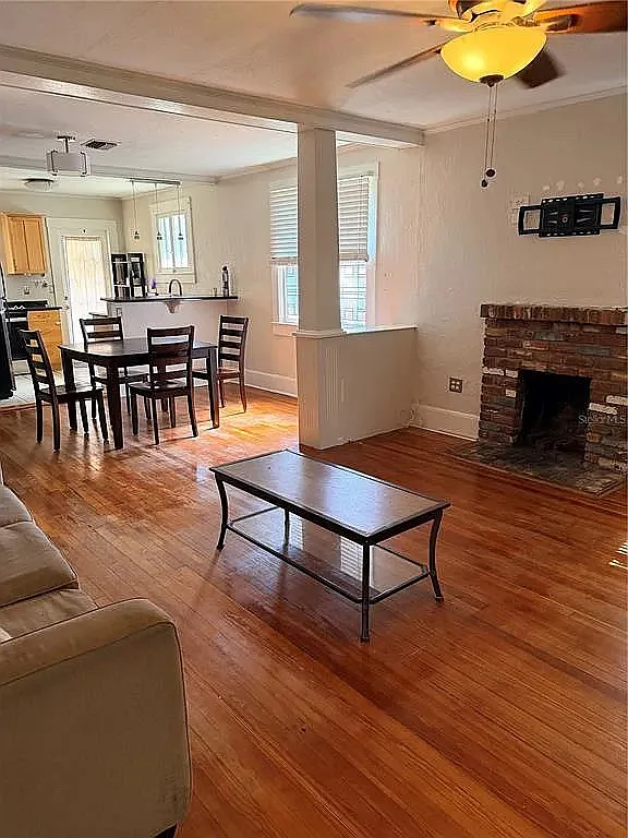 2 bed, 1.5 bath, 1100 sqft, $2,050 — Photo 4