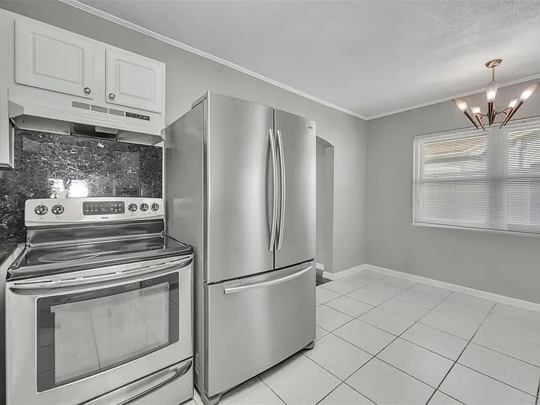 1811 Park Lake St — Photo 14