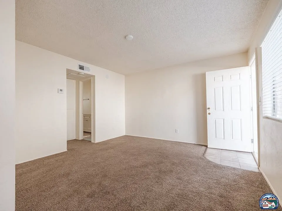 1 bed, 1.0 bath, 550 sqft, $900 — Photo 2