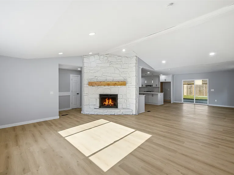 1906 N Eucalyptus Ct — Photo 6