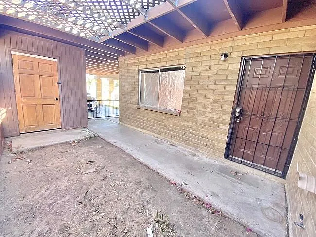 2 bed, $1,100 — Photo 2