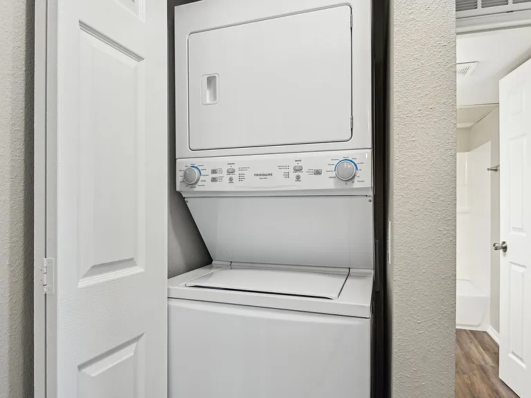 Abbey Glenn Apartments — Photo 94