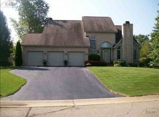 4029 Pine Ridge Ct, Fenton, MI 48430