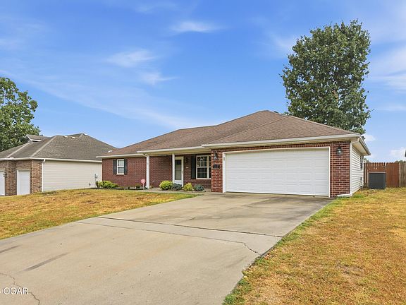2nd image of 1317 Fox Ridge Ln
