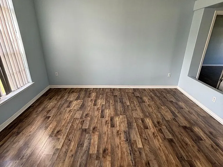 1001 Eiffel Ln — Photo 5