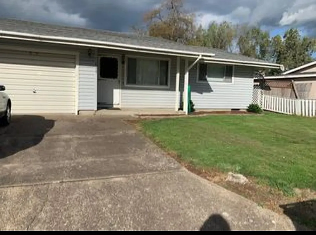 2 bed, 900 sqft, $1,800 — Photo 1
