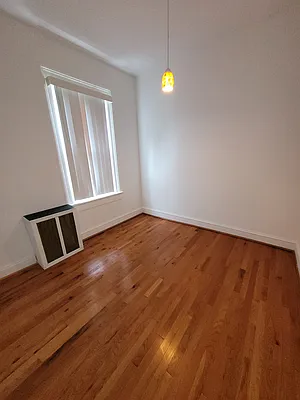 Rented by Halvatzis Realty | media 4