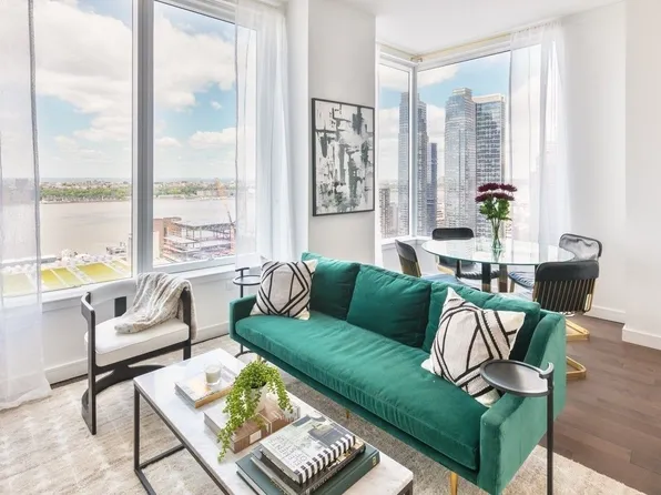 515 West 36th Street image 1 of 23