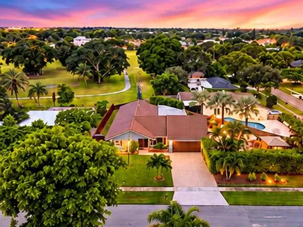3590 Lakeview Drive, Delray Beach, FL 33445
