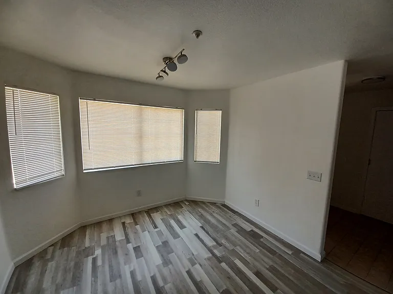 585 Hildale Cir — Photo 5