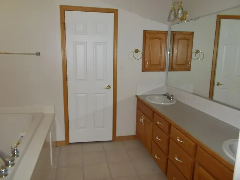 217 Arden Dr — Photo 4