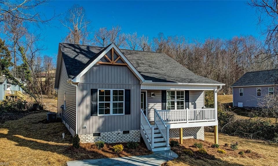 1st image of 415 Park Ln