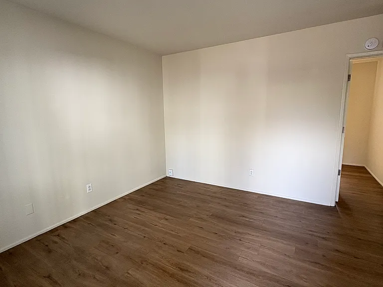 423 N El Molino Ave #3 — Photo 3