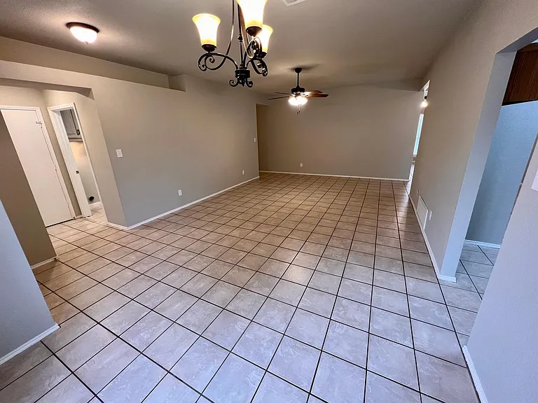 2805 Yorkfield Ct — Photo 7