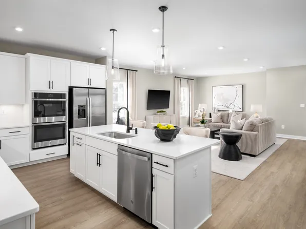 45 Willow Ln, Parsippany, NJ 07054