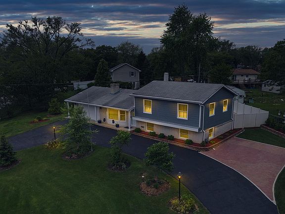 2nd image of 23W020 Sidney Ave